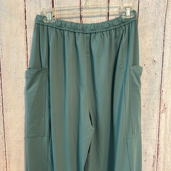 ⭐️SOLD⭐️NWT HALARA Mid rise Wide Leg Pants - Picture 9 of 9